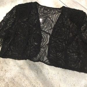 Black rosétte lace shortie jacket